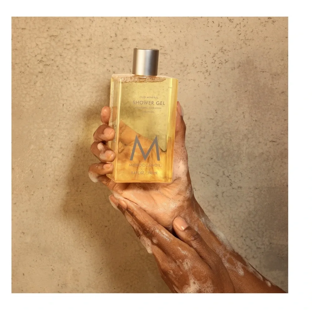 Moroccanoil Oud Minéral Invigorating Shower Gel - Picture 5 of 9